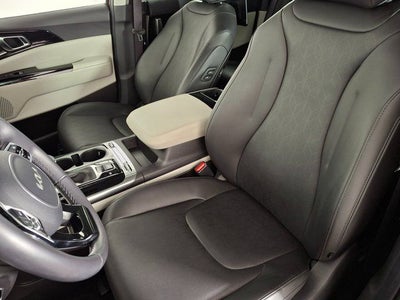 2024 Kia Carnival SX
