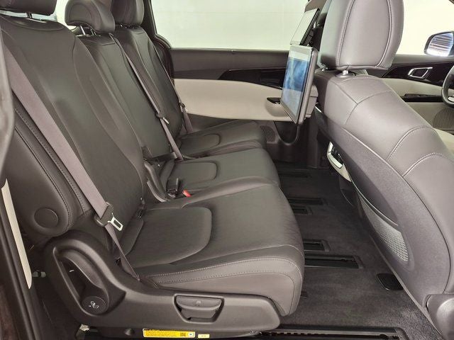 2024 Kia Carnival SX