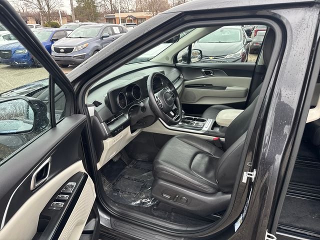 2024 Kia Carnival LX
