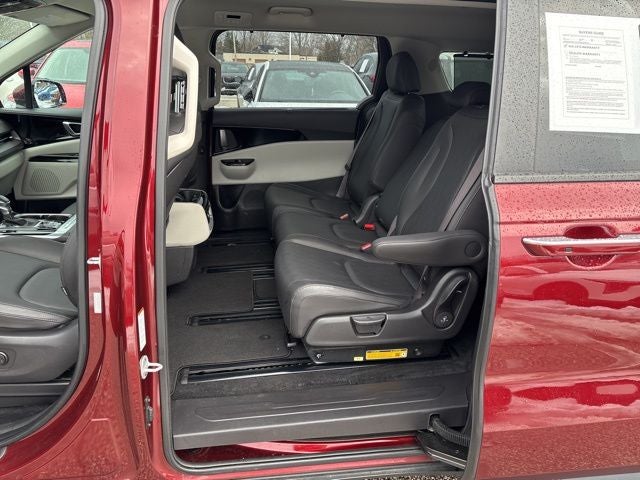 2023 Kia Carnival EX