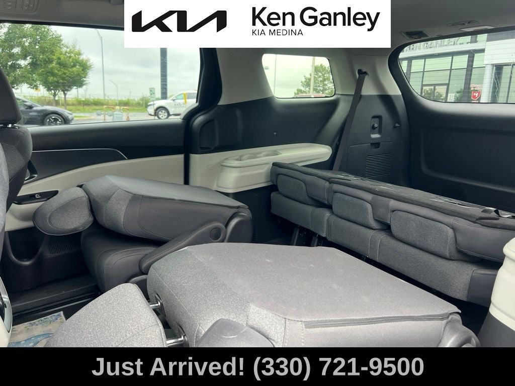 2024 Kia Carnival LX
