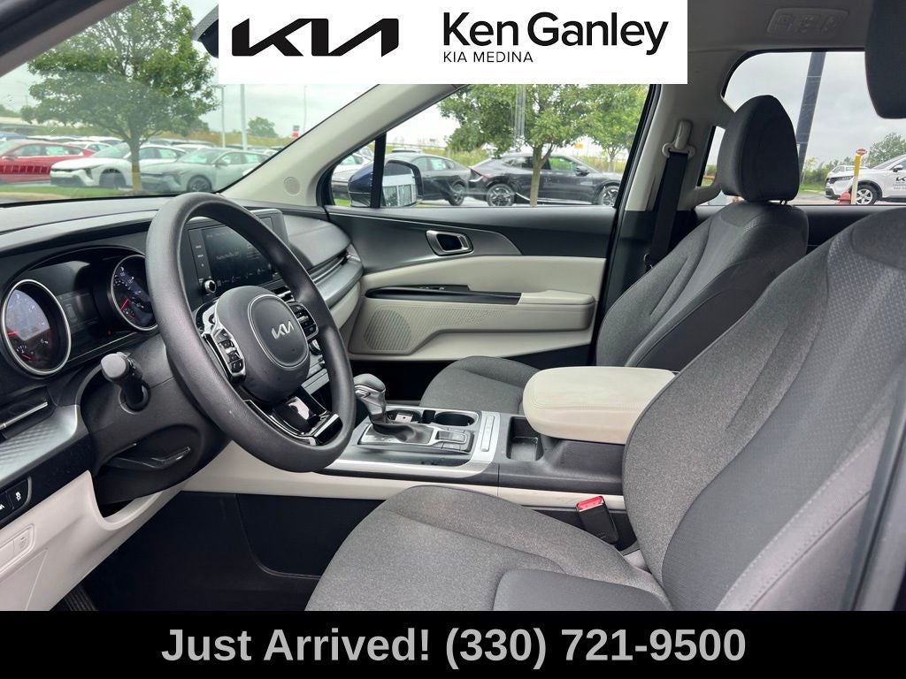 2024 Kia Carnival LX