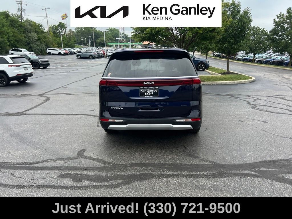 2024 Kia Carnival LX