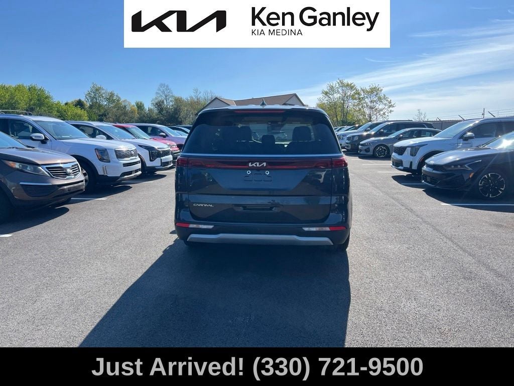 2024 Kia Carnival LX