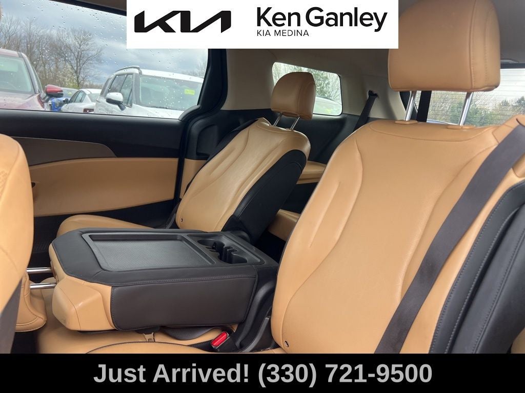 2024 Kia Carnival LX