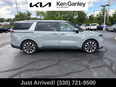 2024 Kia Carnival EX
